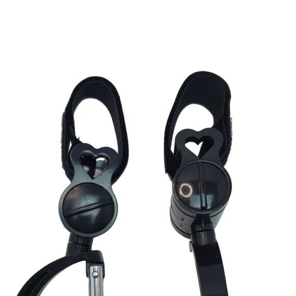 Heavy Duty Hook and Loop Carabiners X 2 Heart Cutout Detail Black - Picture 2 of 5